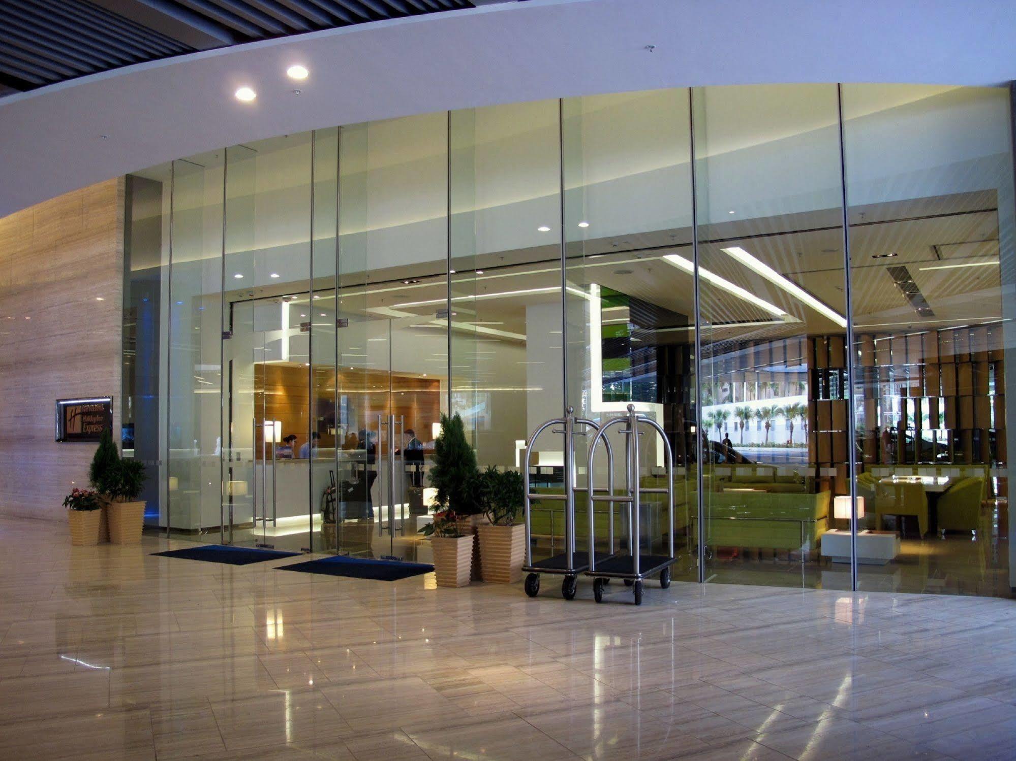 Holiday Inn Express Hong Kong Kowloon East, An Ihg Hotel Экстерьер фото